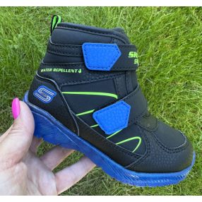   Új SKECHERS fiú villogós bélelt vízlepergetős téli csizma/hótaposó !! 24,25,26 !! 